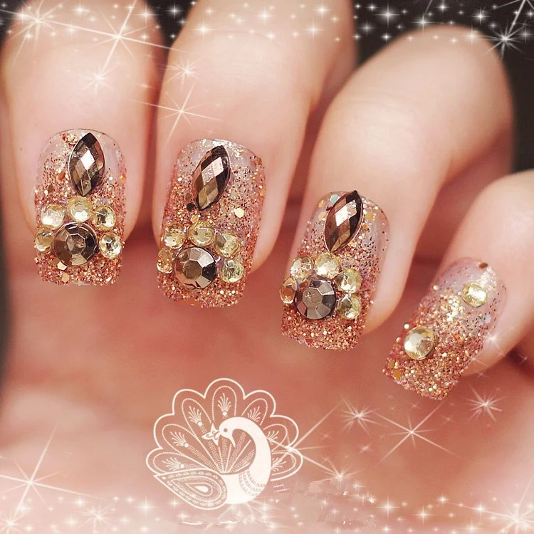 Glitzernde Nagelkunst Karnz