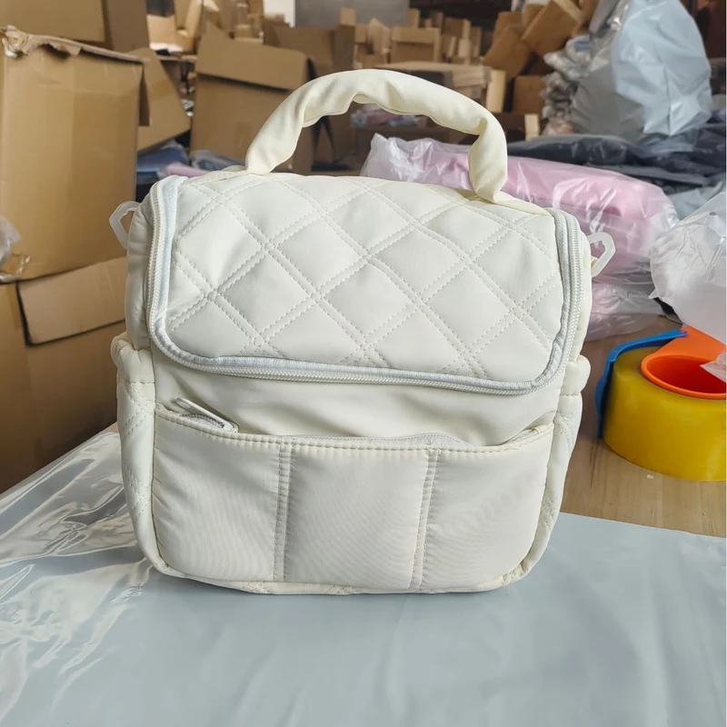 Gepolsterte Mehrfach-Taschen-Handtasche Karnz