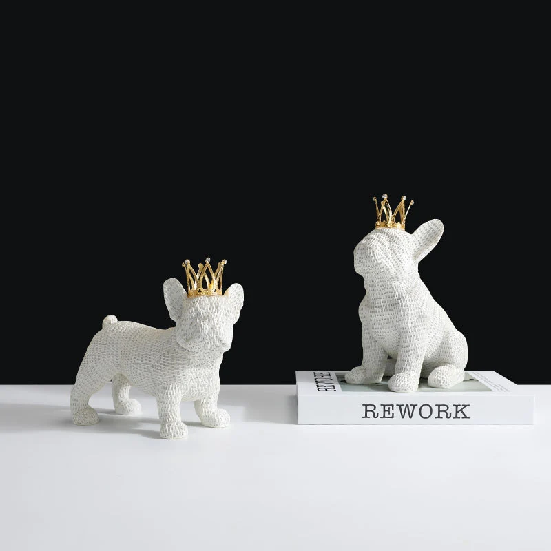Dekorative Hundefigur mit Krone