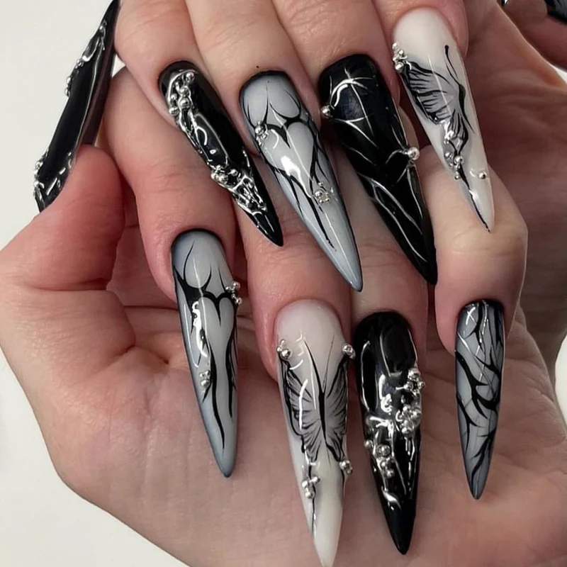 Kunstvolle Nagelkunst mit elegantem Schwarz-Weiß-Design Karnz