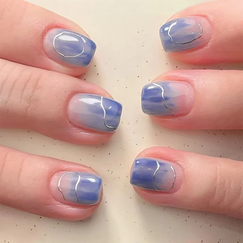 Kunstvolle Nagelkunst mit elegantem Ombre-Design Karnz