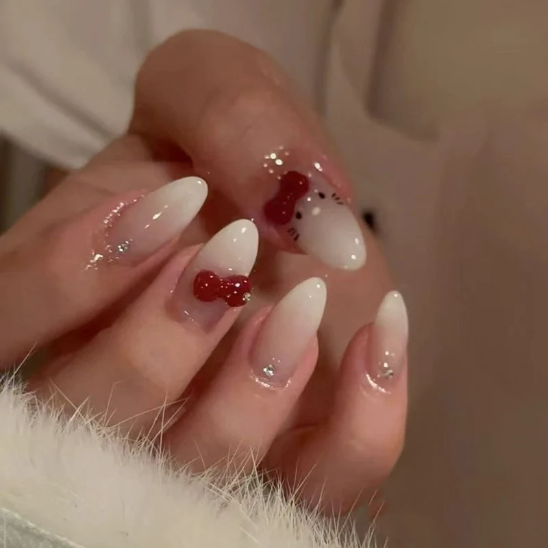 Kunstvolle Nagelkunst mit charmanten Katzenmotiven Karnz