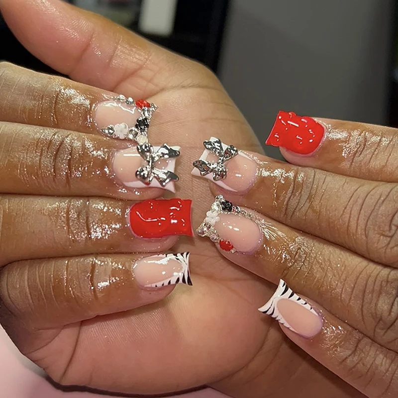 Kunstvolle Nagelkunst mit 3D-Verzierungen Karnz
