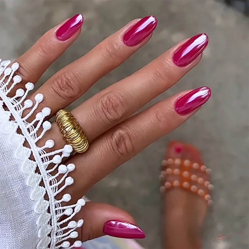 Kunstvolle Nagelkunst im trendigen Design Karnz