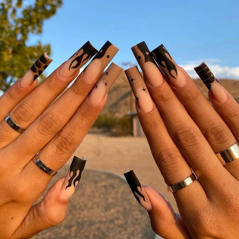 Kunstvolle Nagelkunst im stylishen Flammendesign Karnz