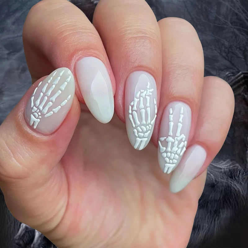 Kunstvolle Nagelkunst im Skelett-Motiv Karnz