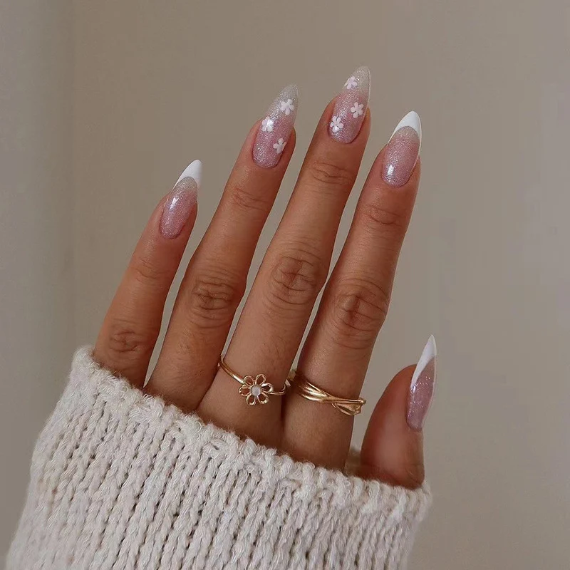 Kunstvolle Nagelkunst im modernen Ombre-Design Karnz