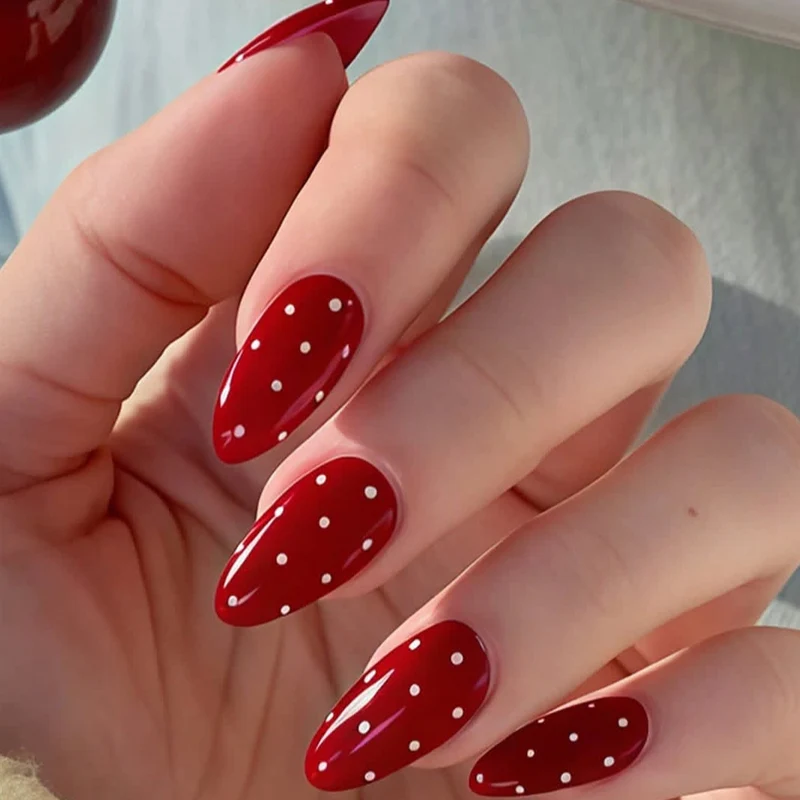 Glänzende Polka-Dot-Stiletto-Nagelkunstverlängerungen Karnz
