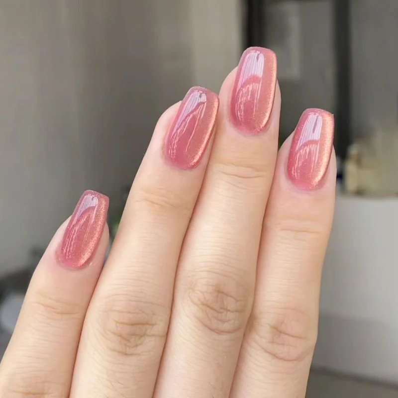 Glänzende Perlen-Nagelkunst Karnz