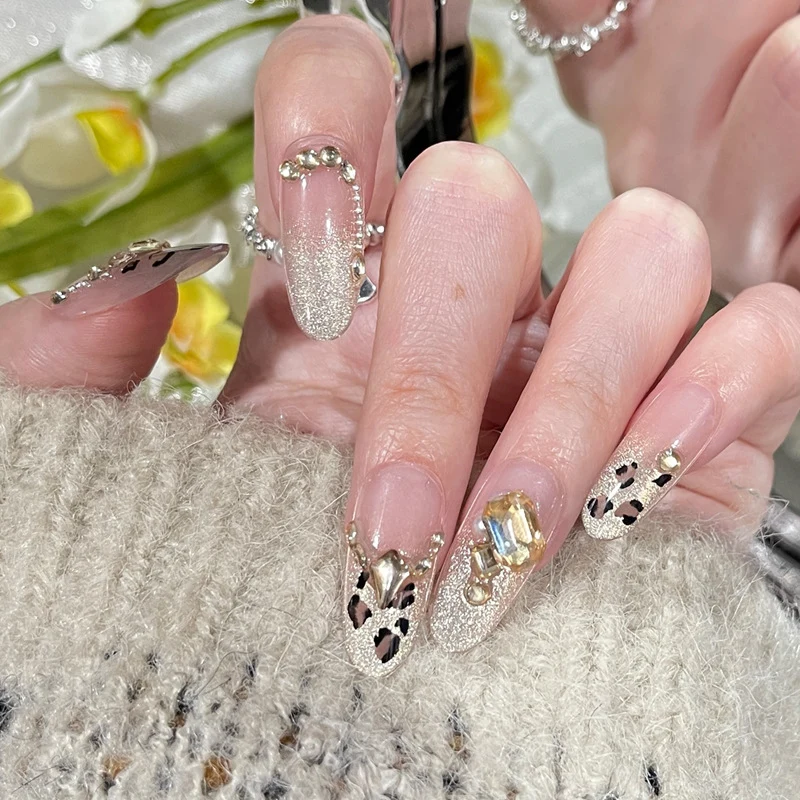 Premium Verziertes Nagelkunst Karnz