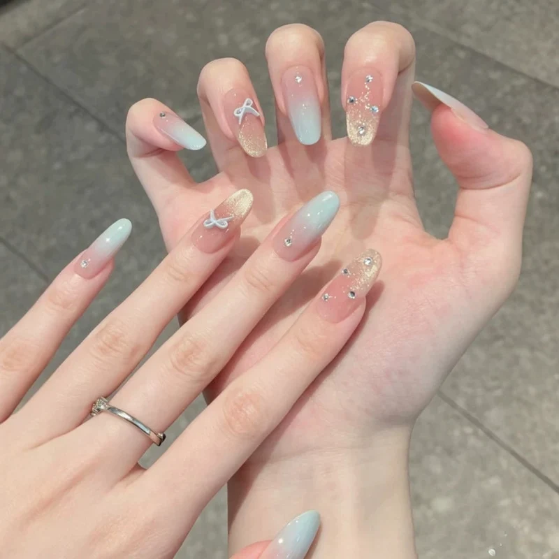 Premium Dekorative Press-On Nagelset mit Strassverzierungen Karnz