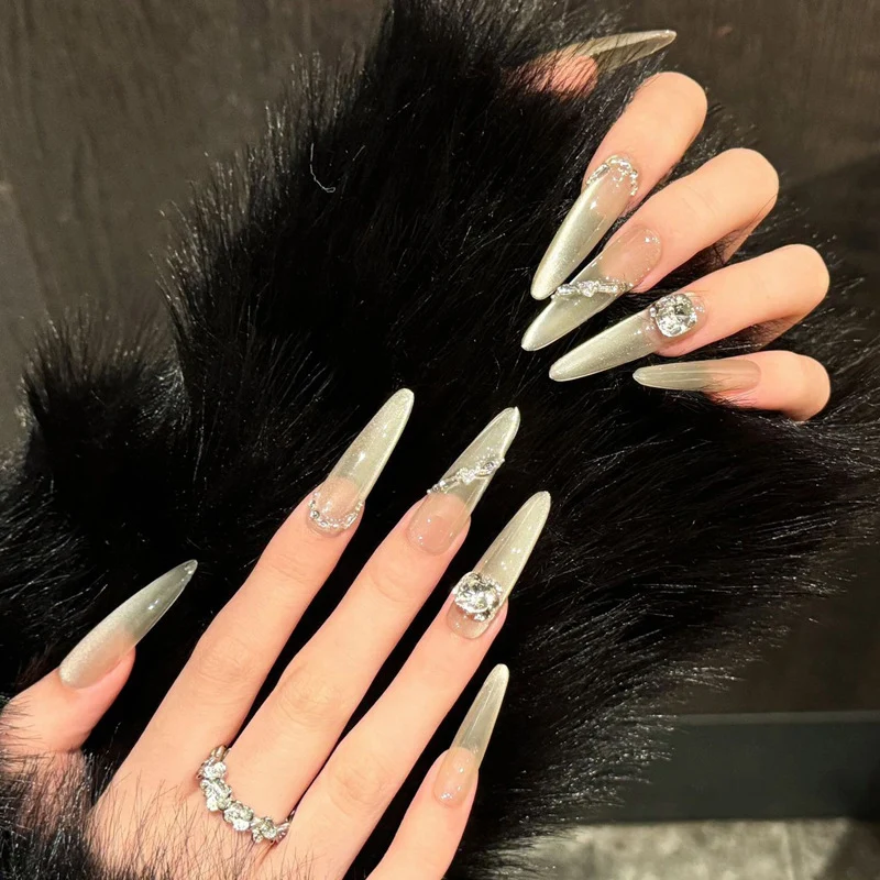 Premium Chic Press-On Nail Extensions mit Edelstein-Akzenten Karnz
