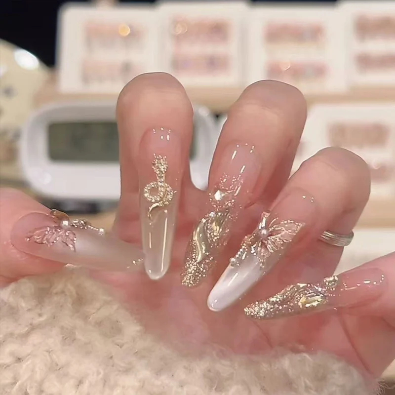 Premium Künstlerische Lange Stiletto-Nagelspitzen mit Aufwändigen Verzierungen Karnz