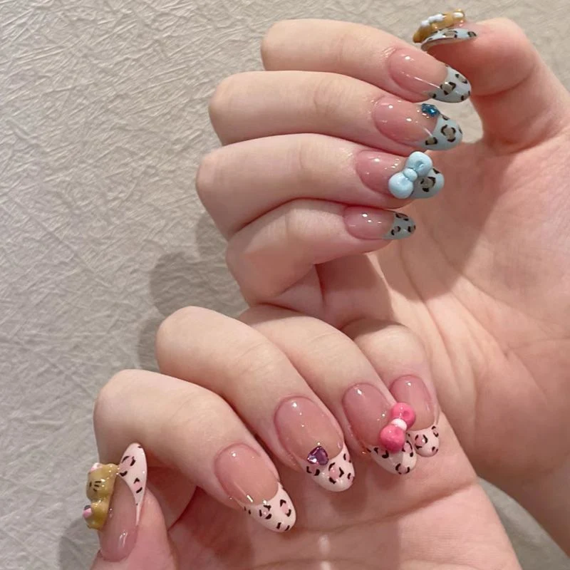 Verspielt Dekoratives Press-On Nail Set mit Einzigartigen Charakterdesigns Karnz