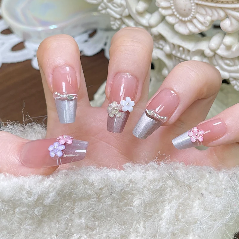 Aufwendige florale Press-On Nagelkunst Karnz