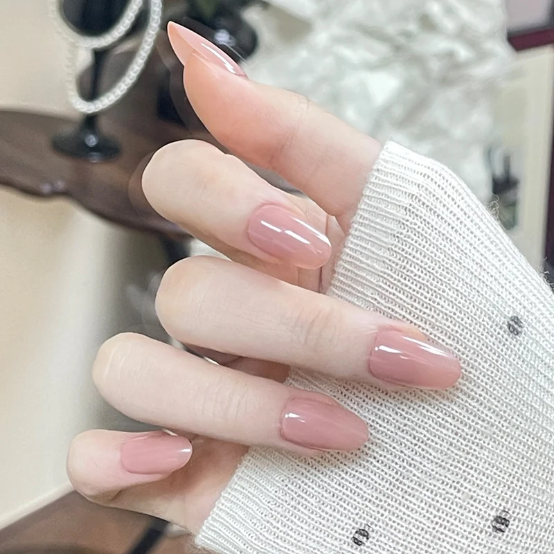 Natürlicher Glänzender Press-On Nagelset Karnz