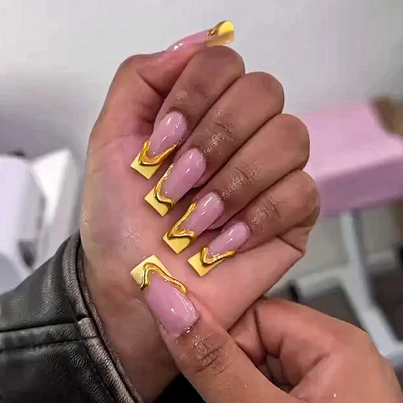 Kunstvoller Nageldesign Karnz
