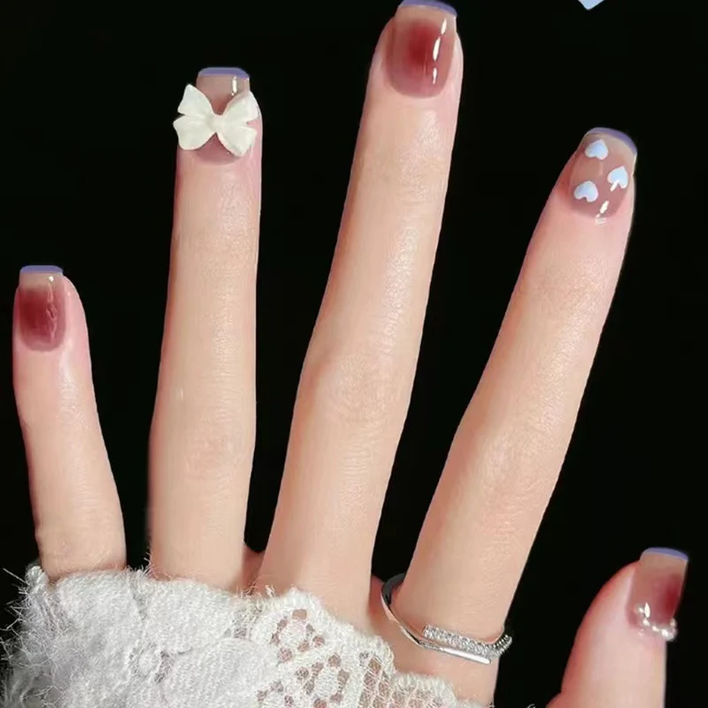 Kunstvolle und elegante Nagelkunst mit Schleifen-Akzenten Karnz