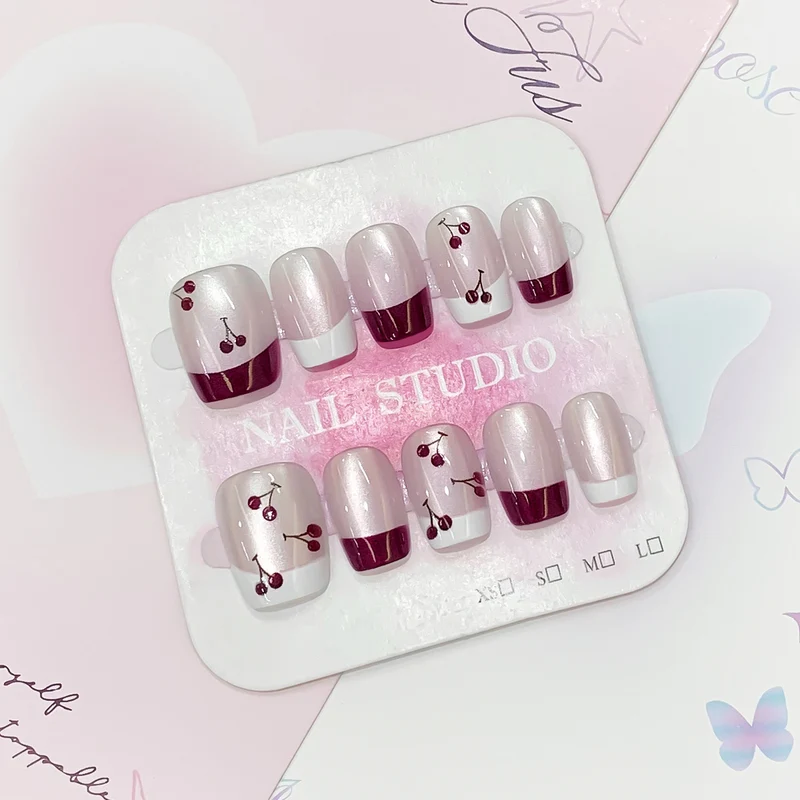 Kunstvolle Nagelspitzen mit Kirsch-Design Karnz