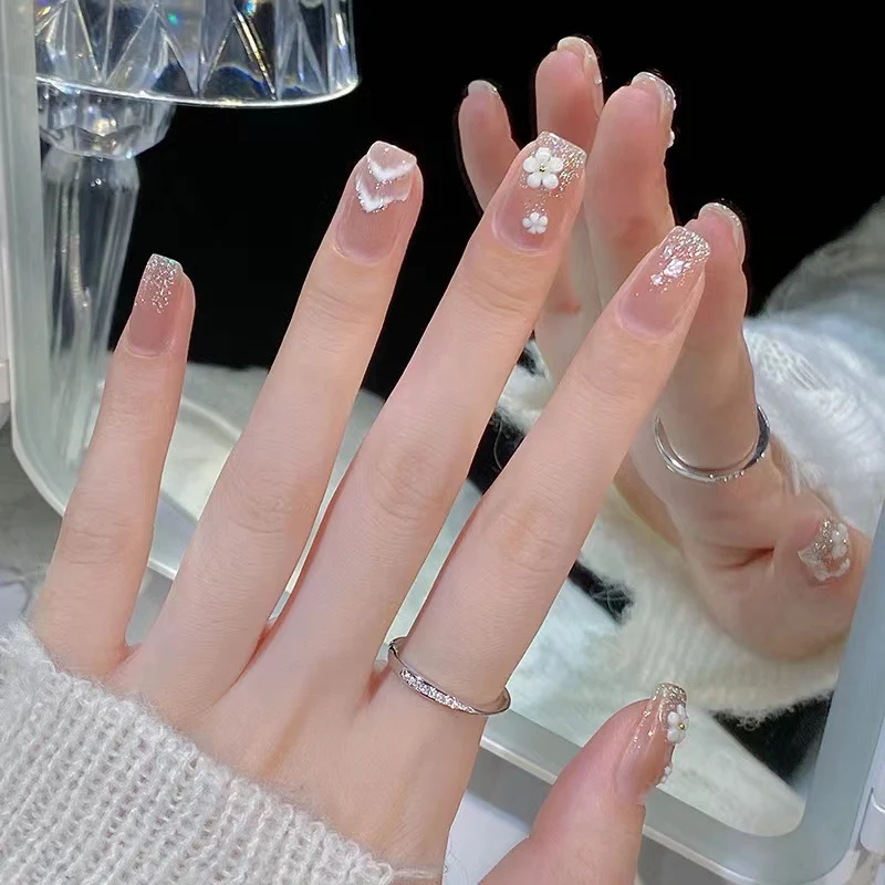 Kunstvolle Nagelkunst Karnz