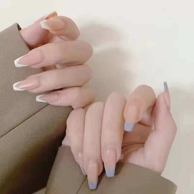 Kunstvolle French Nail Art Karnz