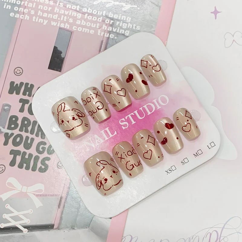 Kreative Nagelkunst mit liebevollen Motiven Karnz