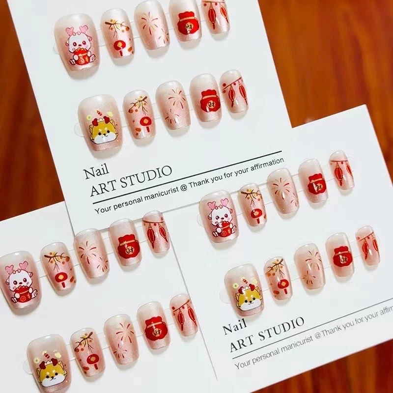 Kreative Nagelkunst mit Fantasie-Motiven Karnz