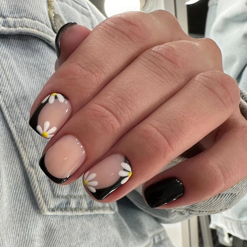 Elegante und kreative Nail Art Karnz