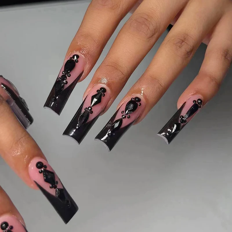Elegante Kunstnägel mit 3D-Verzierungen Karnz