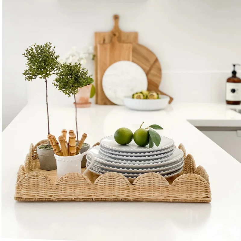 Eleganter Serviertablett aus geflochtenem Material Karnz