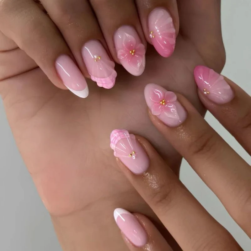 Überragende Nagelkunst mit luxuriösen Blüten- und Muschel-Designs Karnz