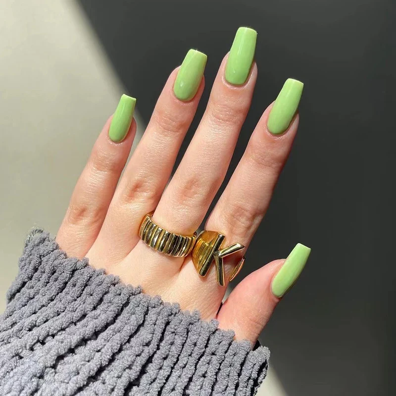 Stylische Kunstnägel im eleganten Gloss-Finish Karnz