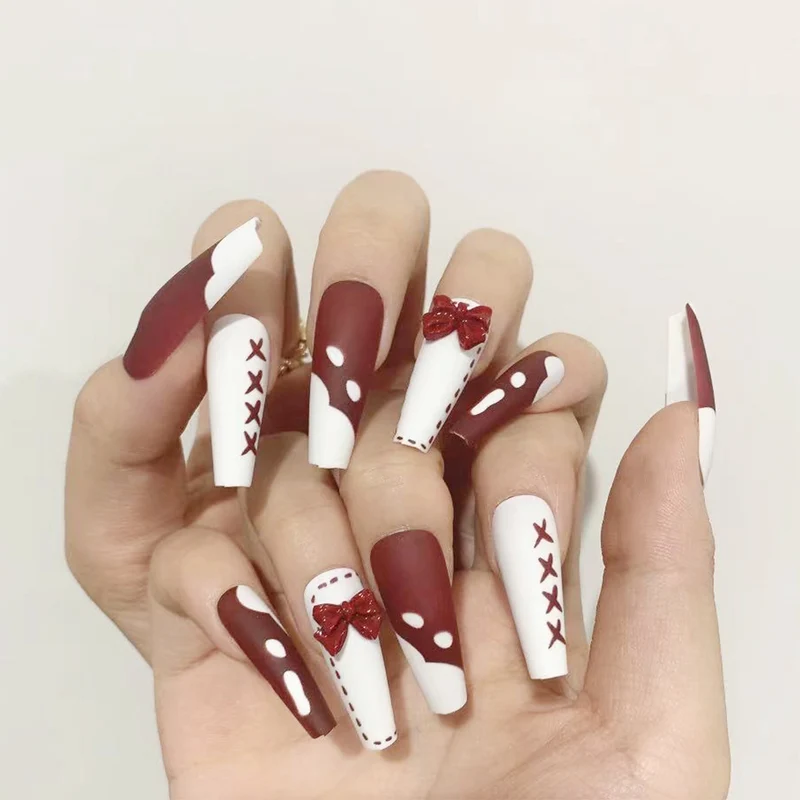 Kunstvolle Stiletto-Nägel mit Schleifen- und Zickzackdesign Karnz