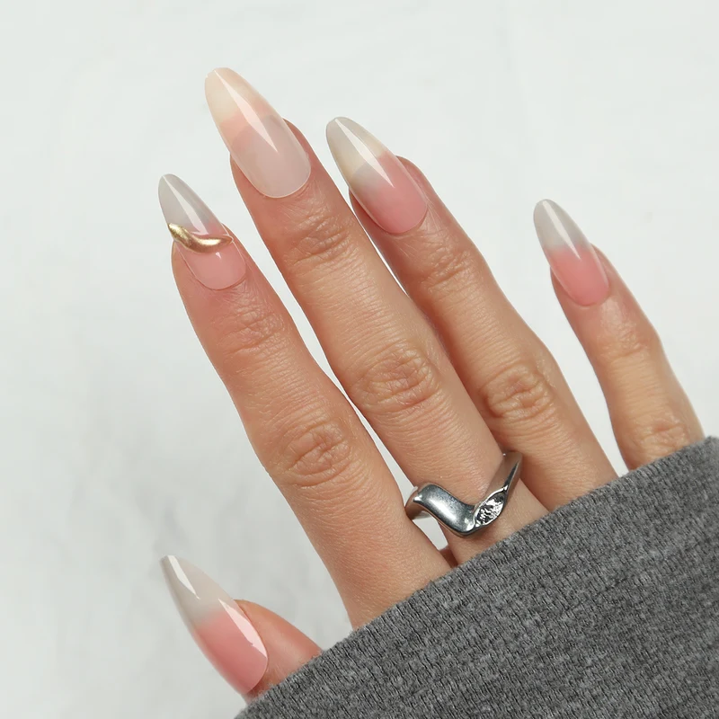 Elegante Stiletto Press-On Nägel mit Farbverlauf-Design Karnz