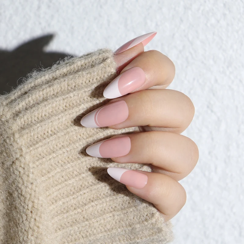 Elegante Stiletto Press-On Nagelverlängerungen Karnz