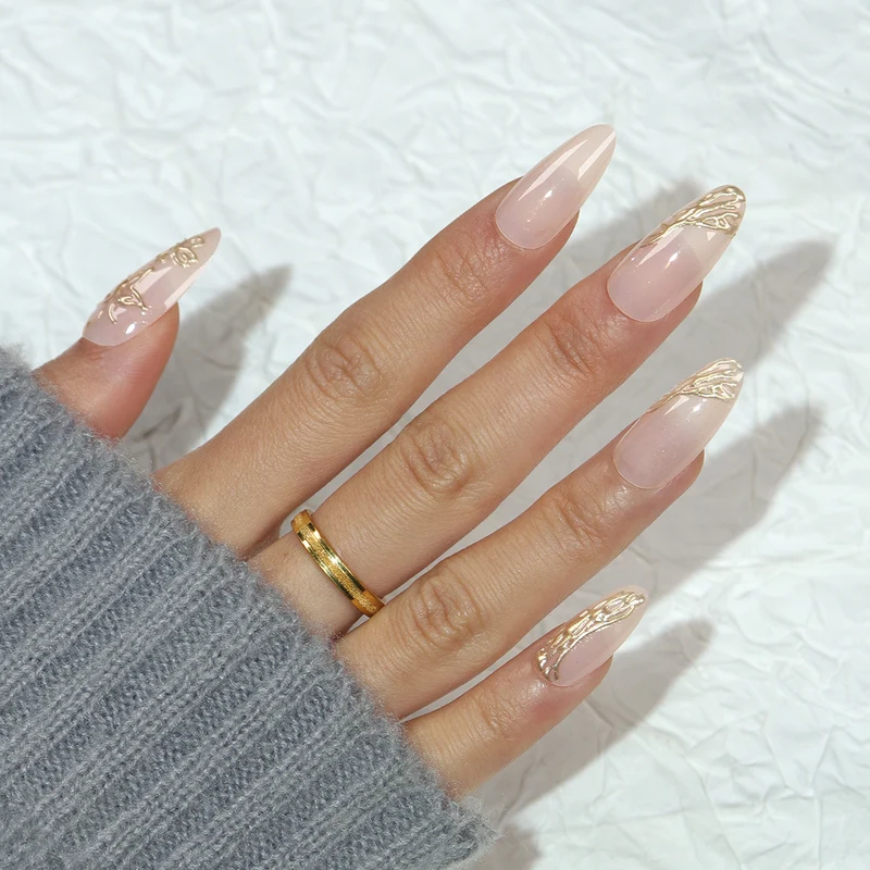 Elegante Stiletto Nagelkunst Karnz