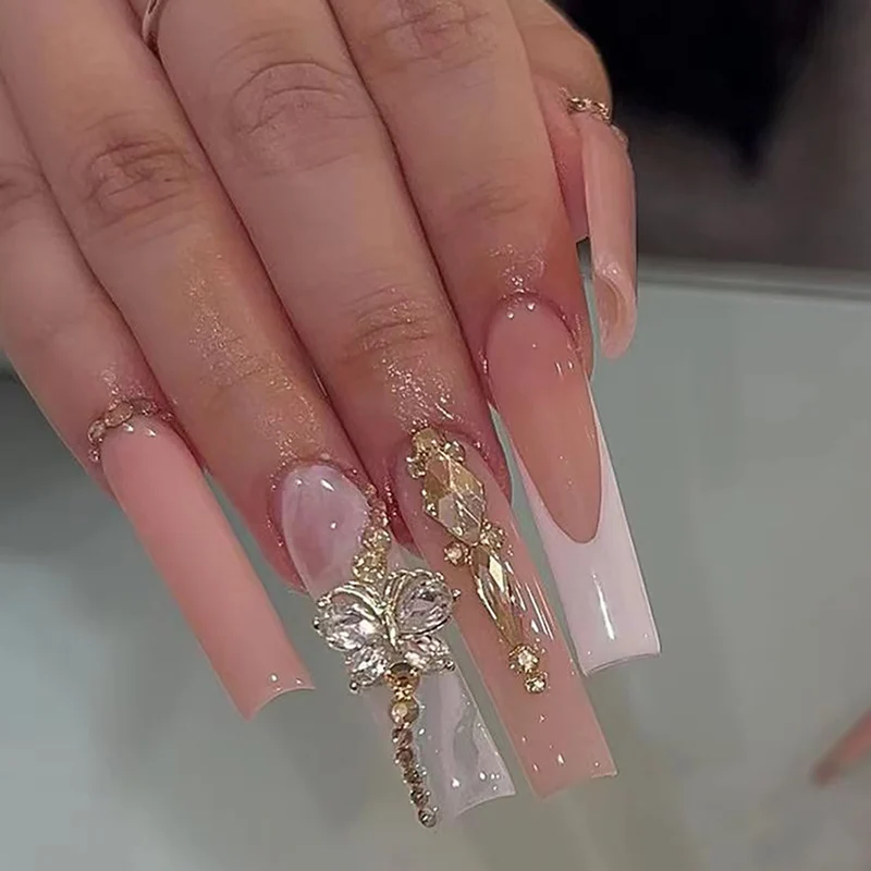 Elegante Lange Press-On Nagelset mit Dekorativen Edelsteinen und Blumenakzenten Karnz