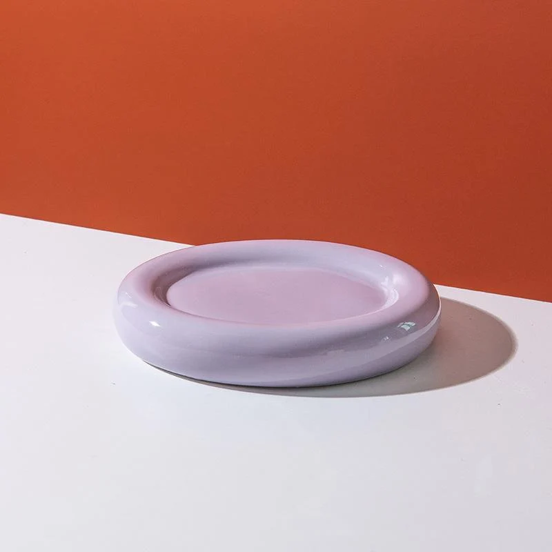 Elegante gewellte Keramikteller