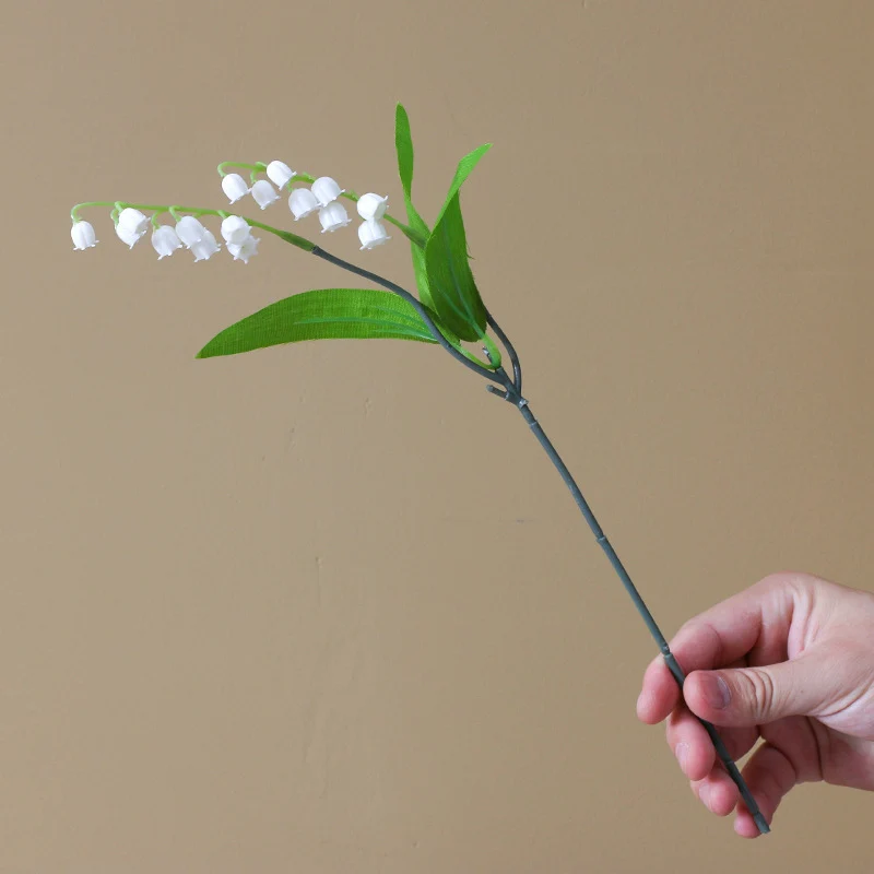 Realistische Maiglöckchen Blumensstem