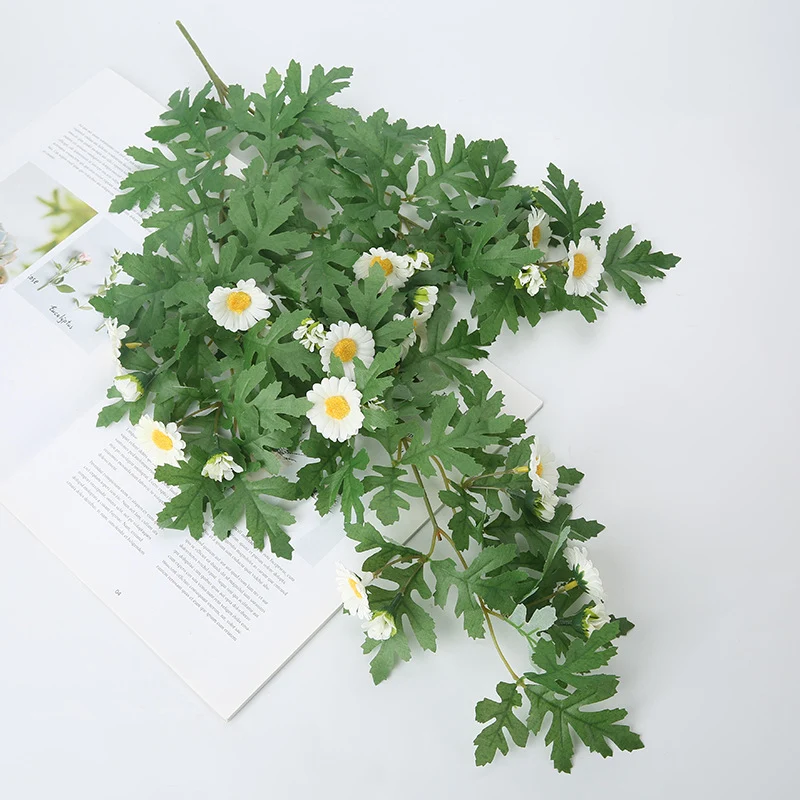 Realistische Gänseblümchen Blumenkranz