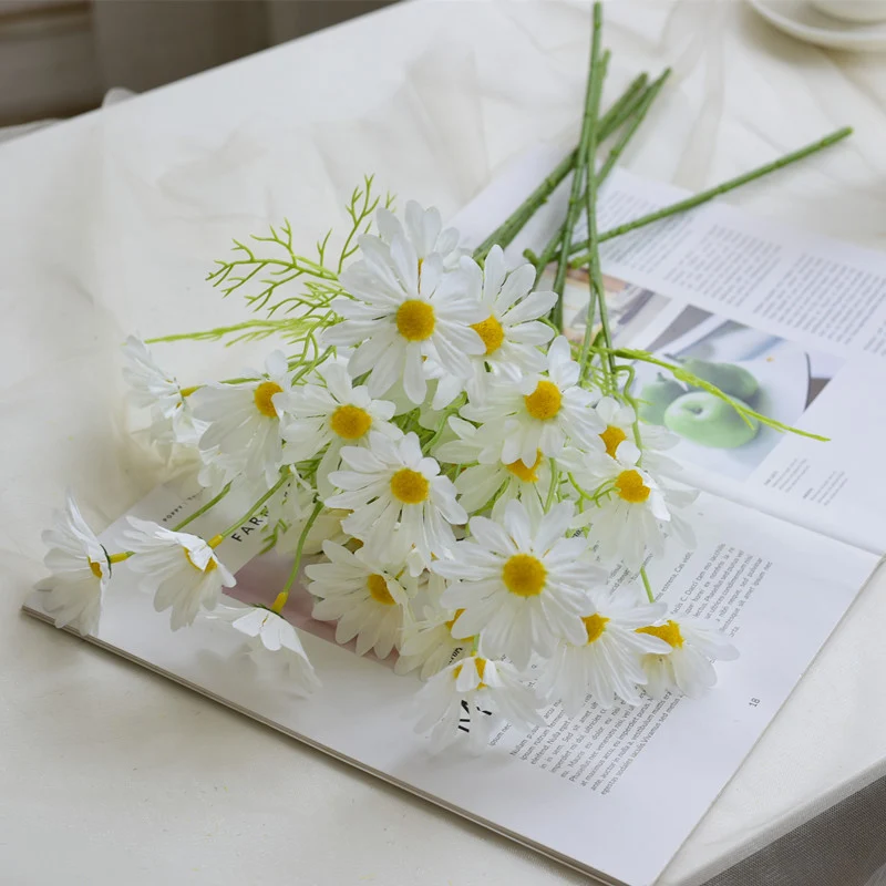 Lebensnaher Gänseblümchen Blumenstrauß