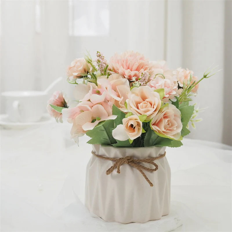 Dekorative Kunstblumenarrangement