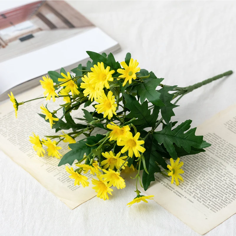 Künstliche Blumenanordnung