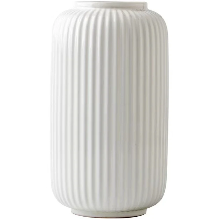 Keramikblumenvase mit Rillen, modern, Weiß