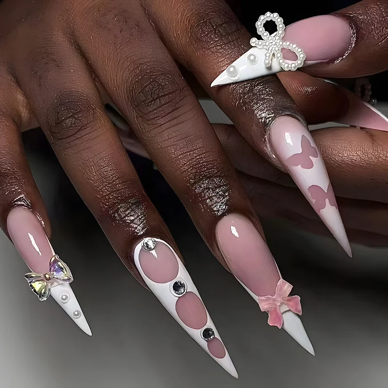 Dekorativer Stiletto Press-On Nagelkunstset Karnz
