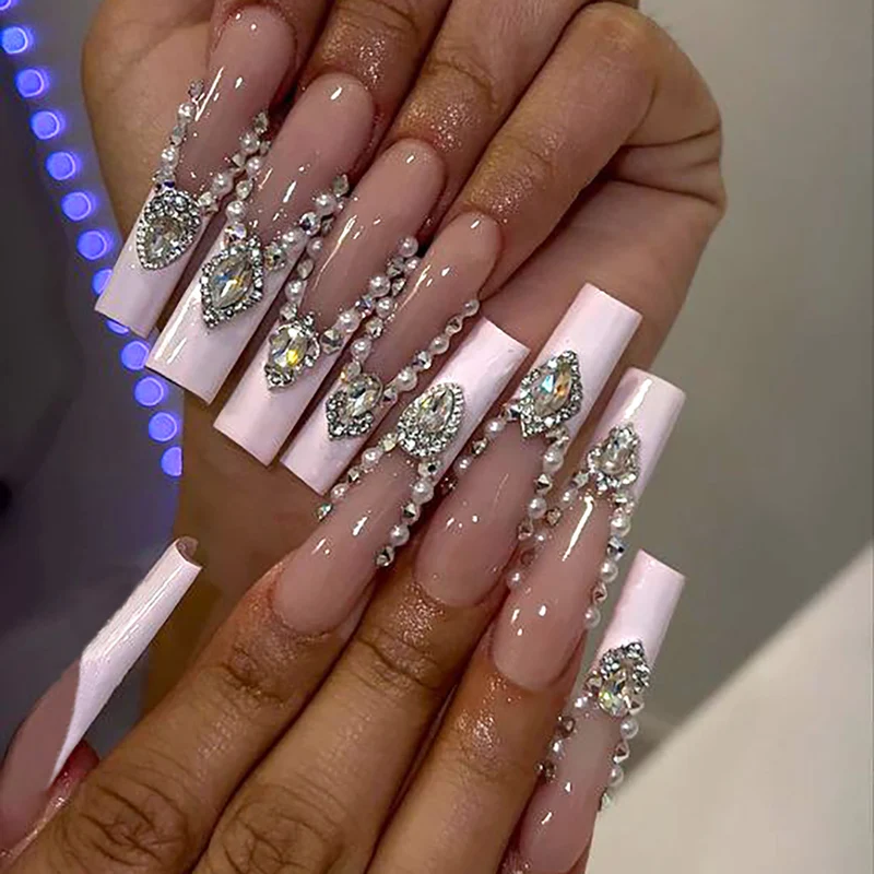 Dekorative mit Strass veredelte Stiletto Press-On Nägel Karnz