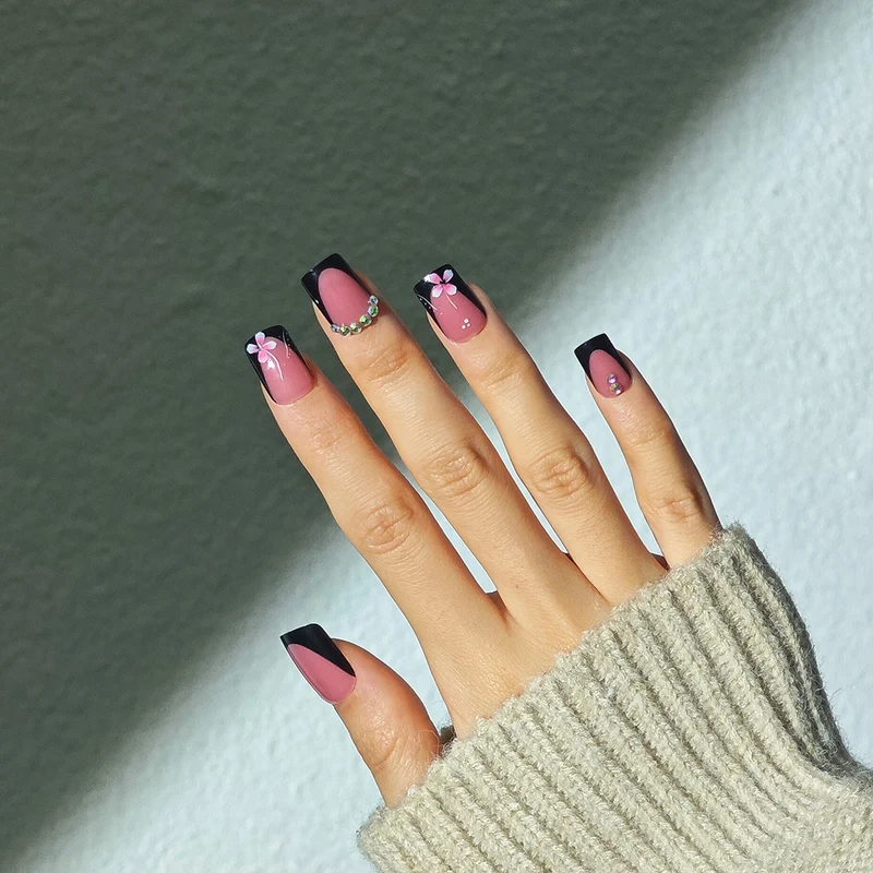 Dekoratives Press-On Nagelkunst-Set Karnz