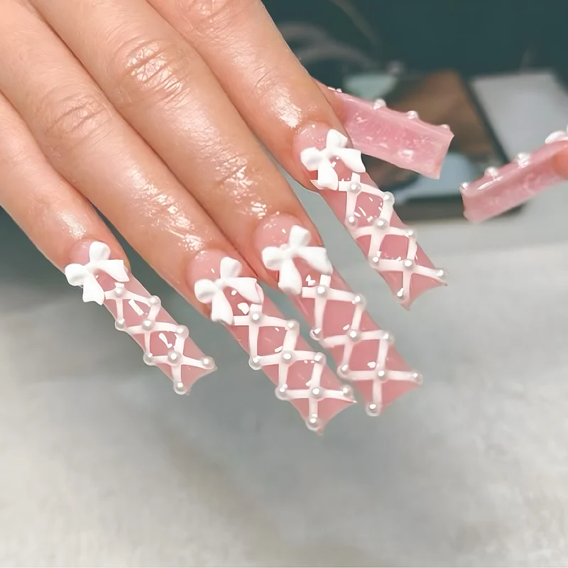 Dekorative Press-On Nagelkunst Extensions mit Schleifen- und Perlen-Design Karnz