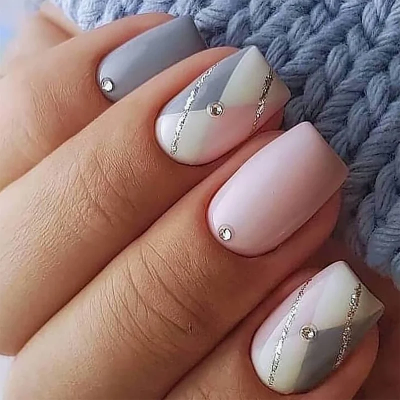 Dekorative Press-On Nagelkunst Karnz