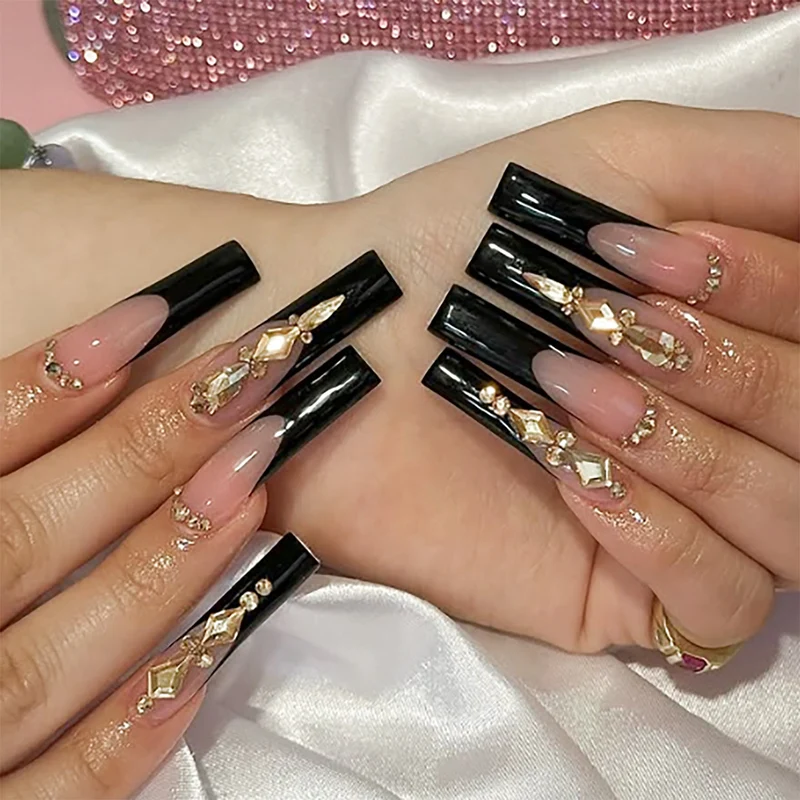Dekorative Lange Stiletto Nagelverlängerungen Karnz